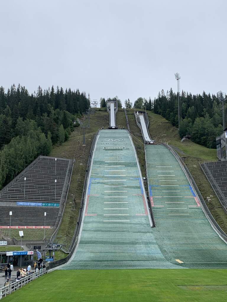 skischans-lillehammer-in-zomer-noorwegen